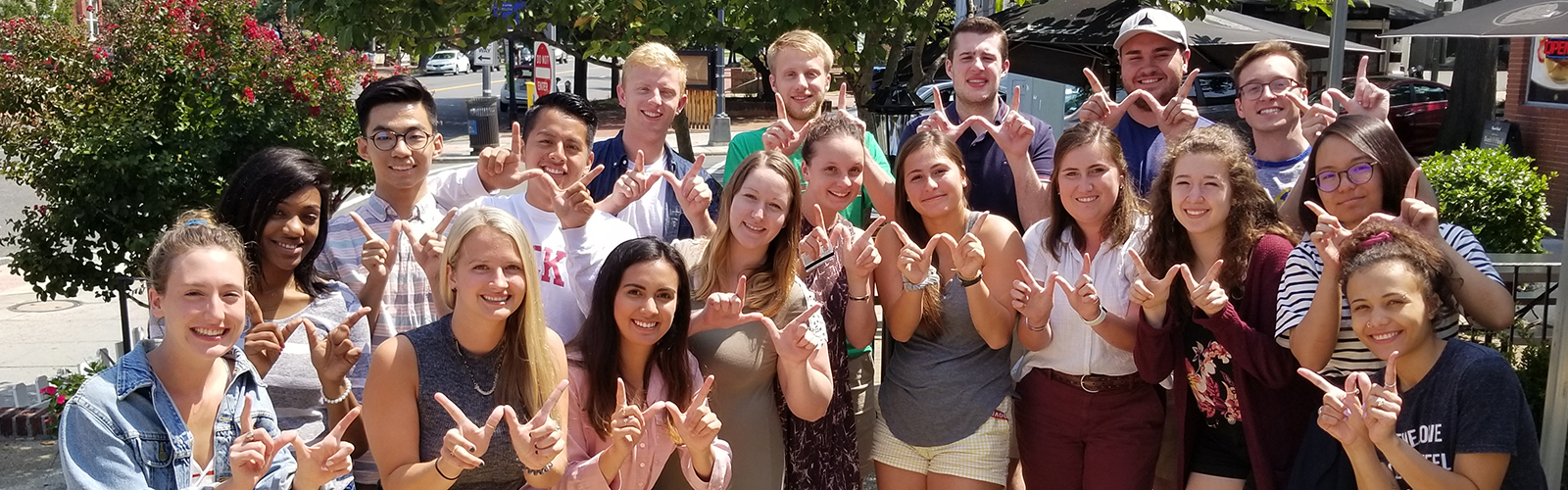Wisconsin in Washington students flashing finger W's